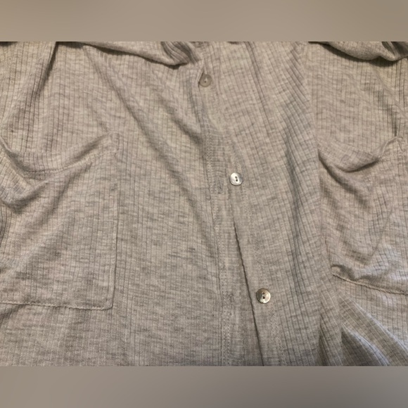 👚(bundle 4 items w/👚for $16) Lightweight coverup - Picture 4 of 6